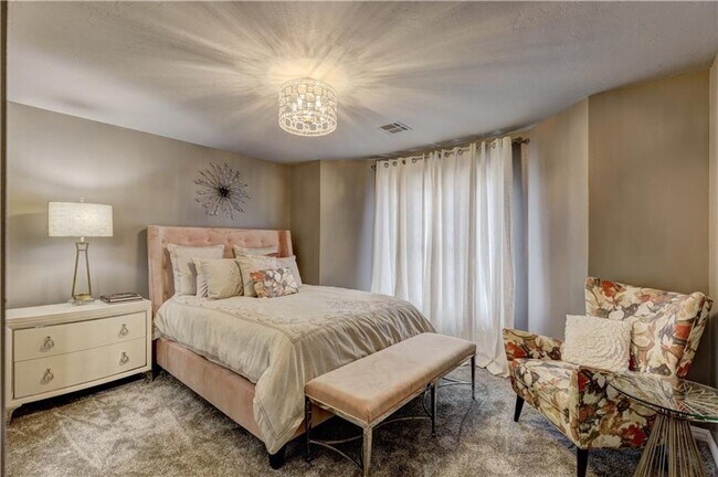 Building Photo - Luxury home in Oak Tree Park with a pool/tennis court/playground/walking trails - Edmond North Hi...