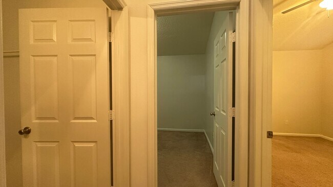 Building Photo - 1709 Pine Bay Dr