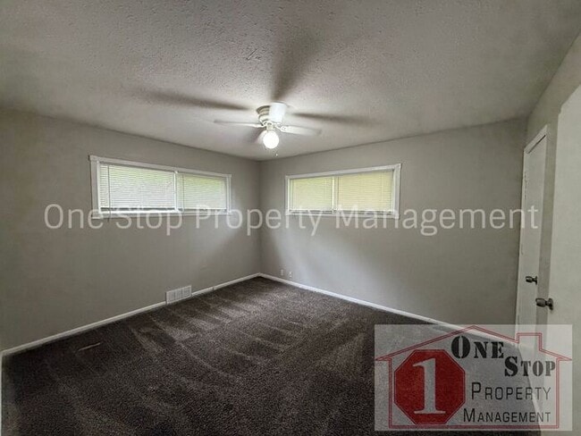 Building Photo - 3 bedroom, 1 Bathroom Home in Kansas City!!