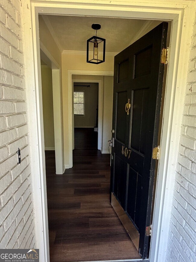 Building Photo - 807 Piney Woods Dr