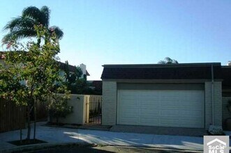 Building Photo - 13 Rockrose Way