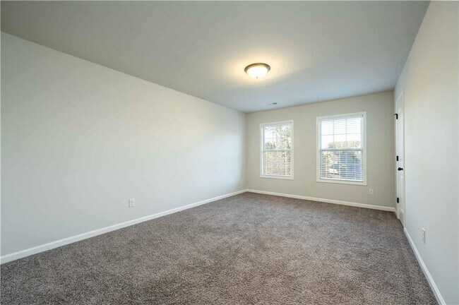 Building Photo - 5875 Chestnut Dr