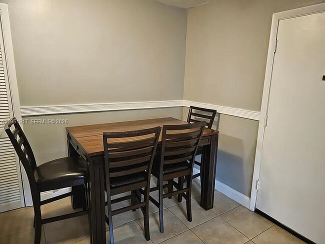 Building Photo - 1100 Salzedo St