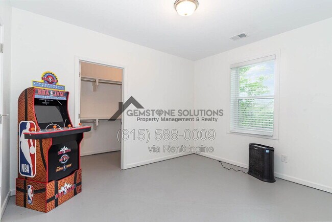 Building Photo - 6343 Wildwood Dr