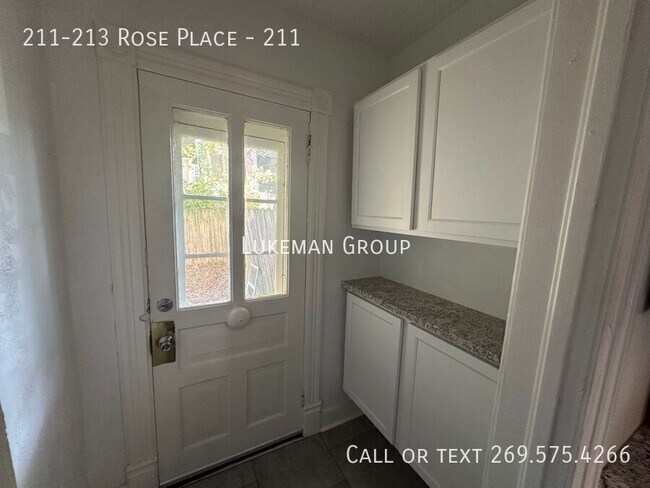 Building Photo - 211-213 Rose Place-211