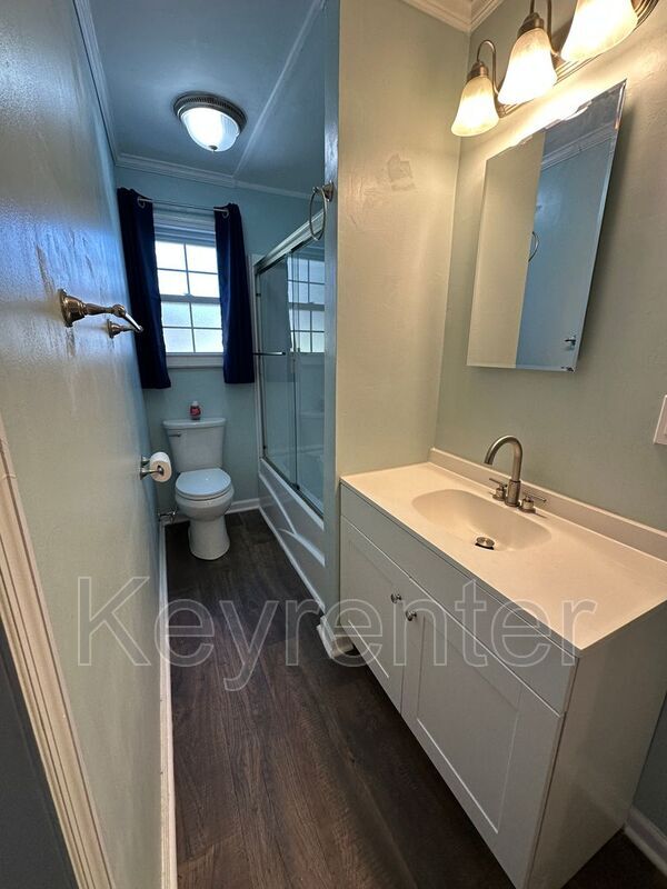 Building Photo - 300 Jefferson Ln