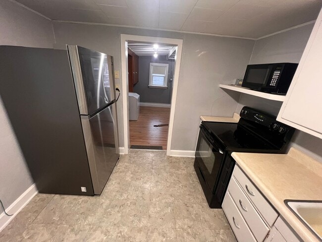 Building Photo - 2 bedroom home in Boone, fenced in yard, great for families!