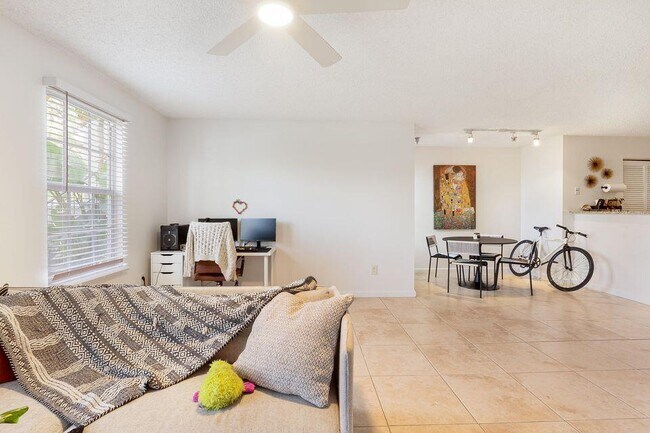 Building Photo - 1215 Crystal Way