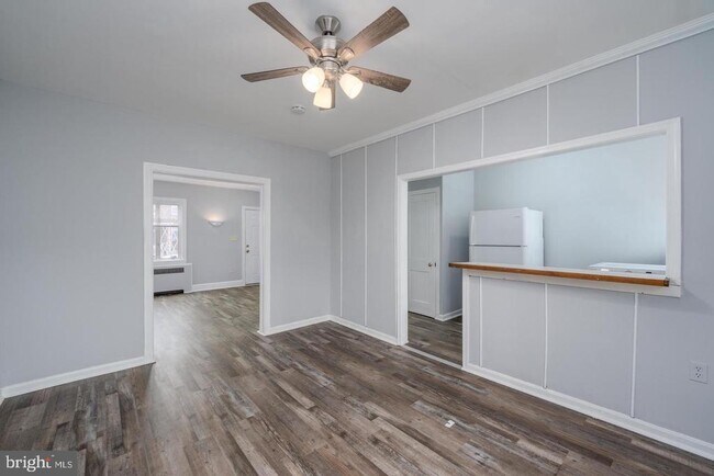 Building Photo - 3050 Mayfield Ave