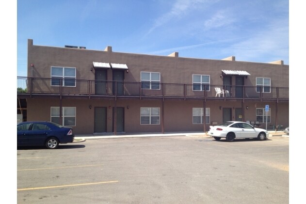 Building Photo - 813 Ortiz Dr SE