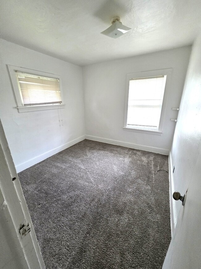 Building Photo - 751 Leonard Ave