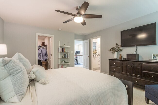 Building Photo - Spacious, Stylish & Move-In Ready! 3BR End Unit Townhome in Durham