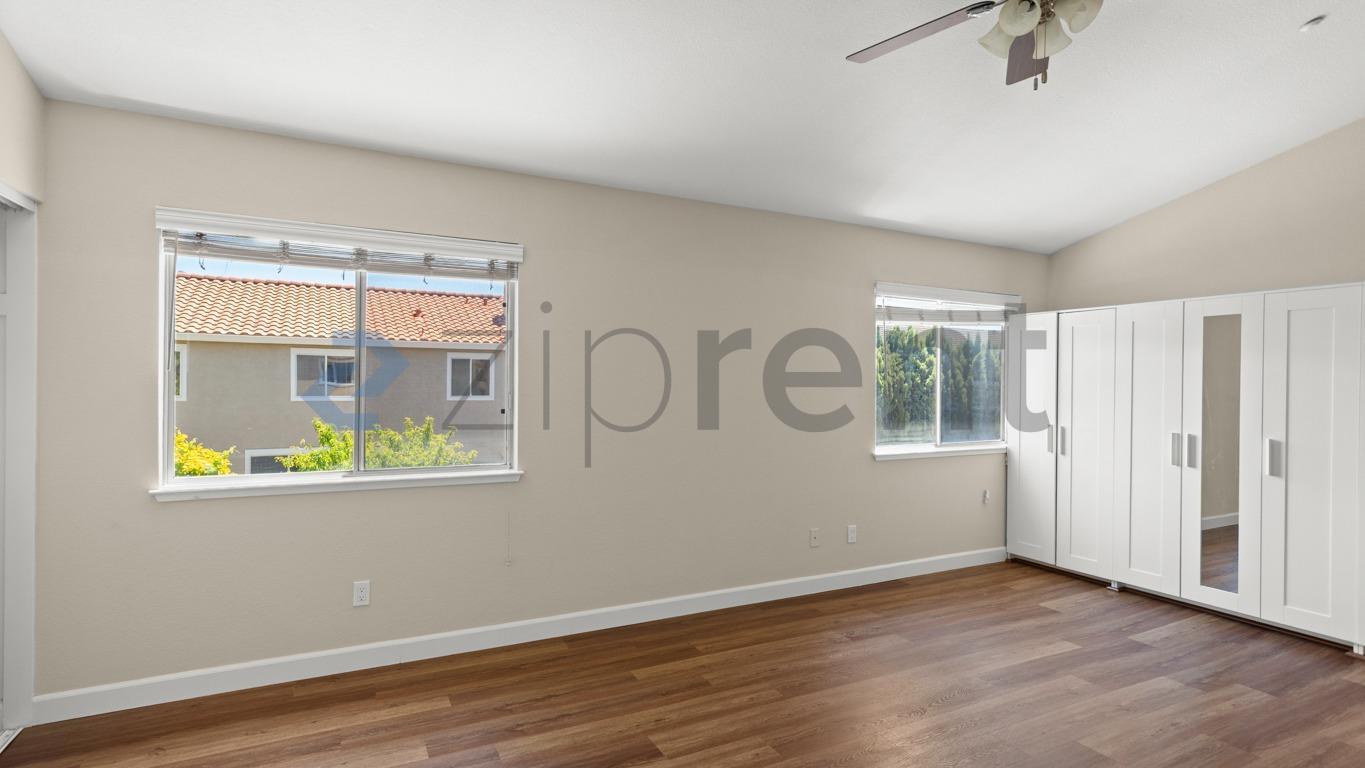 Building Photo - Unit