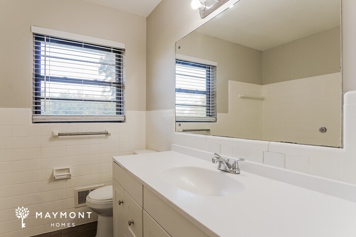 Building Photo - 533 9th Terrace