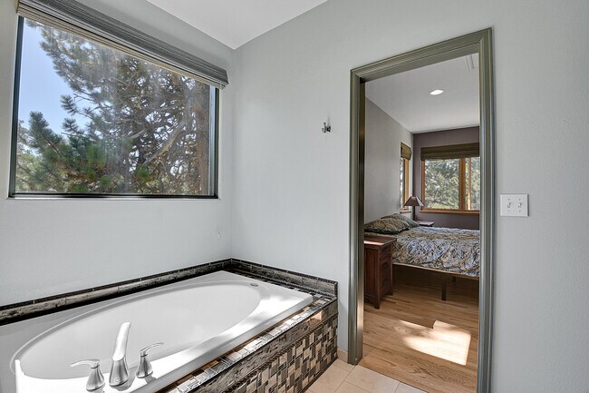 Building Photo - 33628 Berg Ln