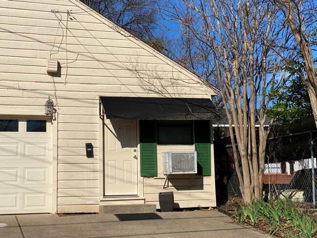 Building Photo - 207 W Phillips St