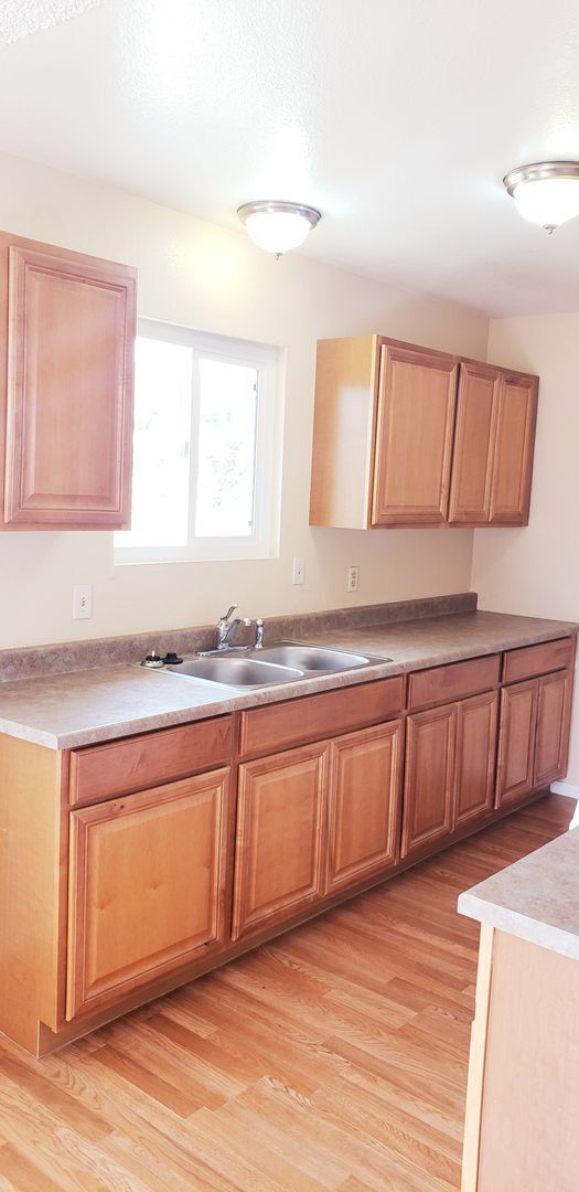 Building Photo - 3 Bedroom 2  Bath home with Garage in the heart of JT!!