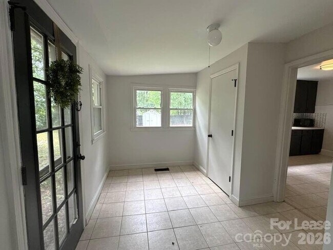 Building Photo - 810 Mt Holly-Huntersville Rd