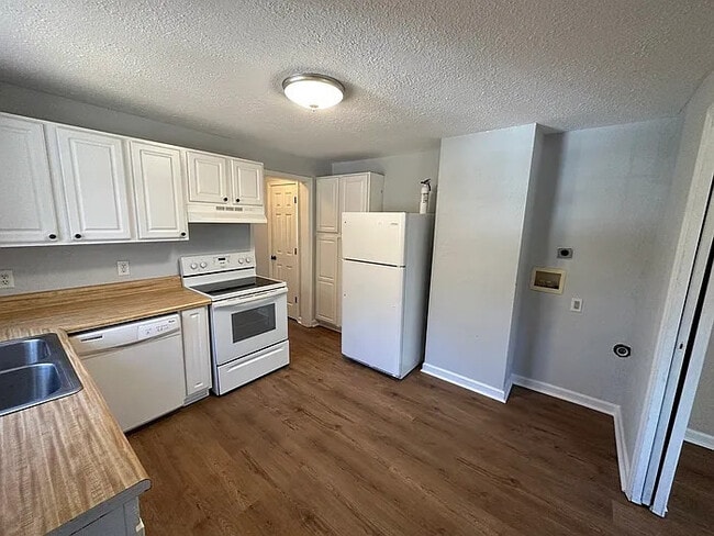 Building Photo - 1 Bedroom 1 Bathroom Duplex