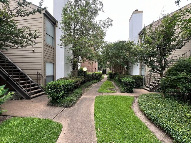 Building Photo - 10053 Westpark Dr