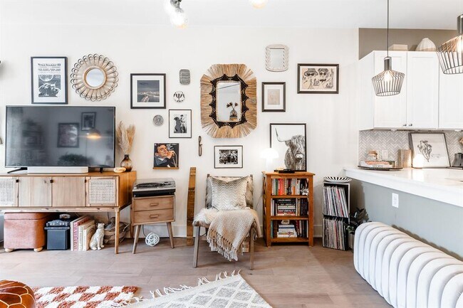 Building Photo - 908 Nueces St