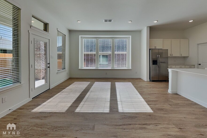Building Photo - 804 Demelza Dr