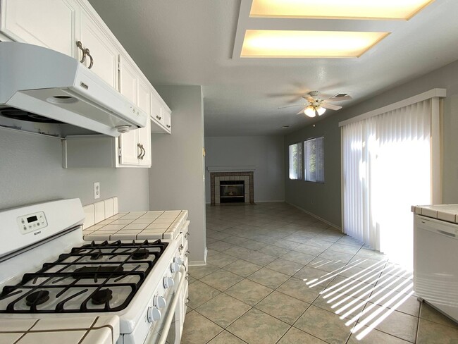 Building Photo - Large Four Bed, Three Bath Home with a Pool