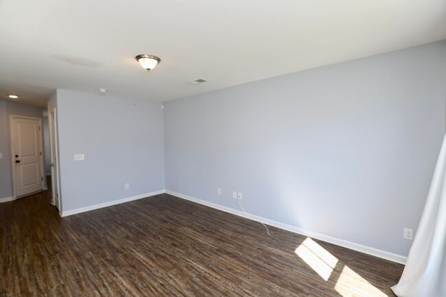 Building Photo - 1009 Providence Plantation Dr