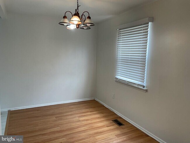 Building Photo - 13014 Blakeslee Dr