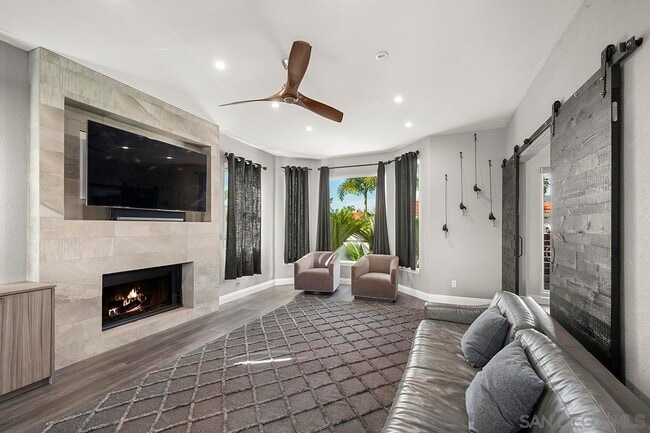Building Photo - 376 Canyon Ridge Dr