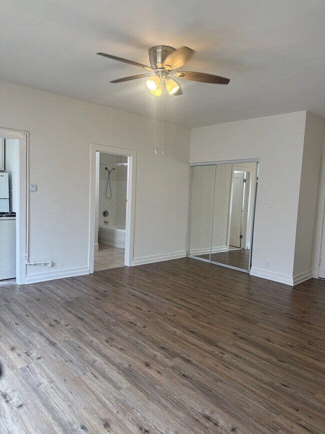 Interior Photo - 984 S. Oxford Avenue,