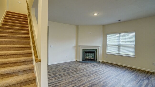 Building Photo - NEW NEW CONSTRUCTION - 5 BDRMS, 3 BTHS, NO...