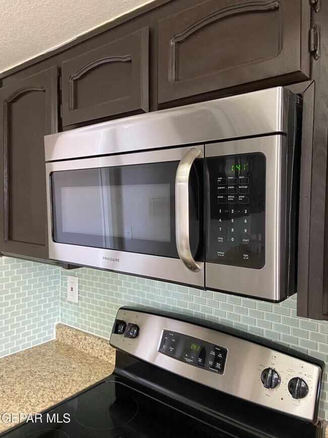 Building Photo - 6721 El Parque Dr