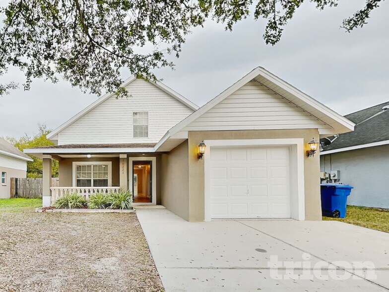 Building Photo - 10221 Summerview Cir