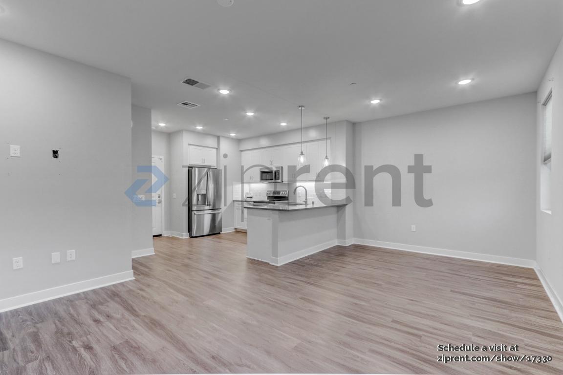 Building Photo - Unit 105