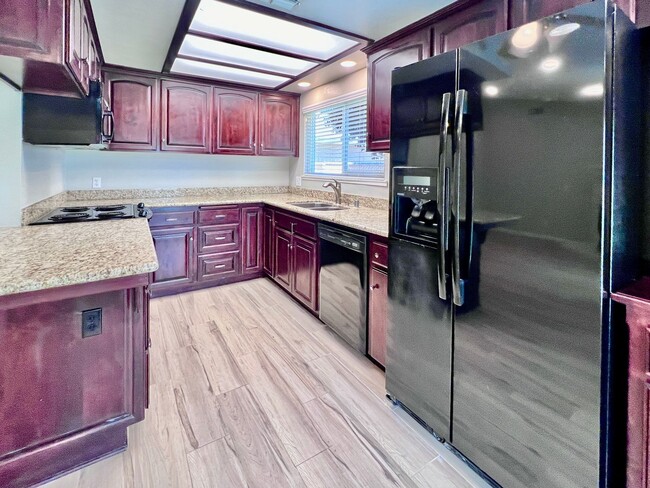 Building Photo - $2,795 Shaw & Academy 4 Bedroom / 2 Bathro...