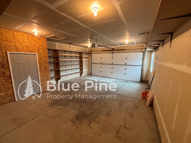 Building Photo - 1228 Oakmeadow Cir