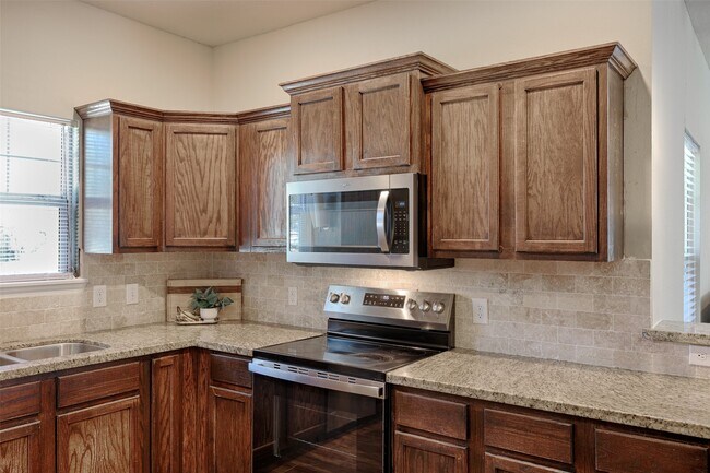 Building Photo - 1122 Detroit St