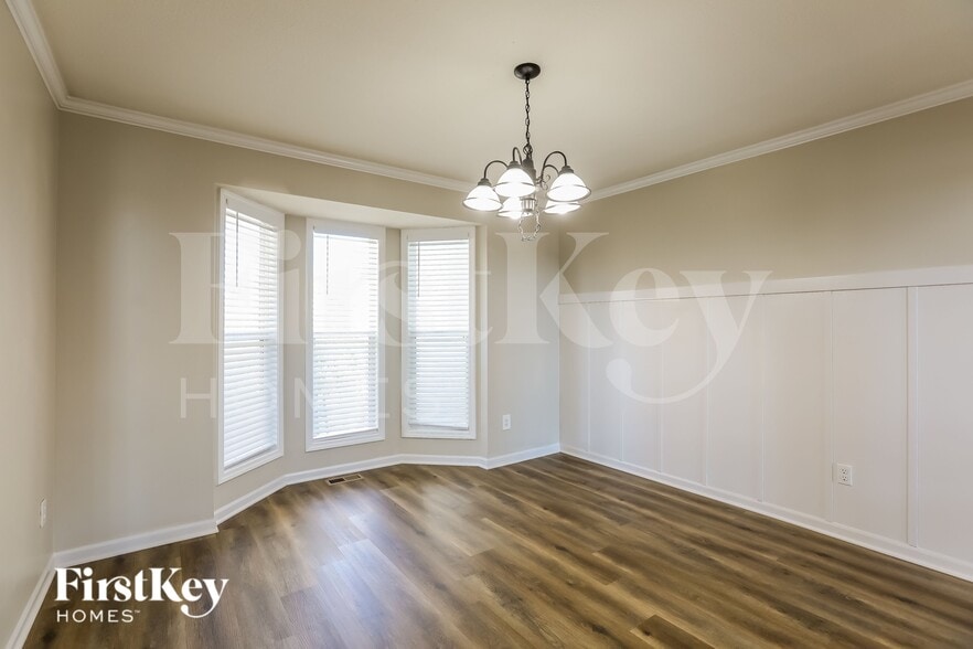 Building Photo - 819 Trailway Dr