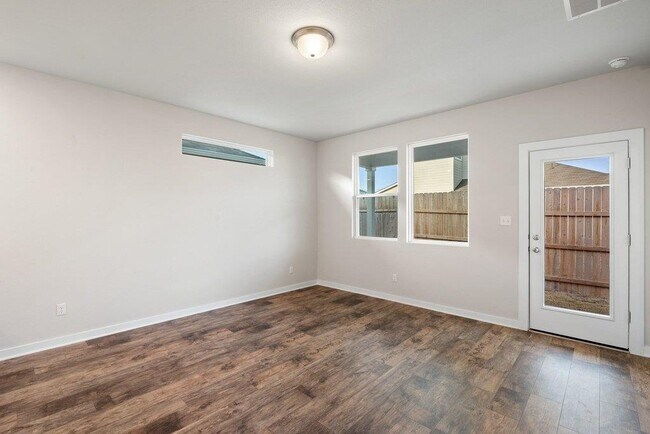 Building Photo - 2310 Castillo Dr
