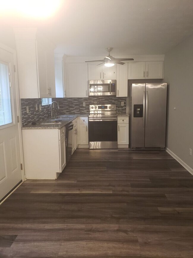 Building Photo - 4 Bedroom 3 Bath Home in Locust Grove