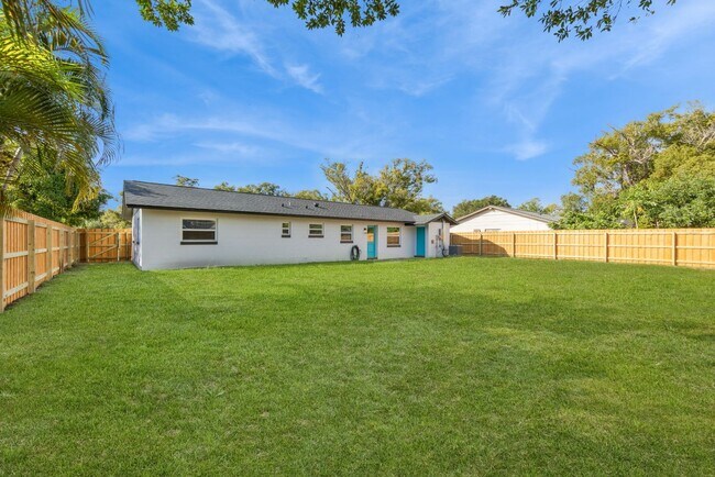 Building Photo - Fully Remodeled Winter Park Home