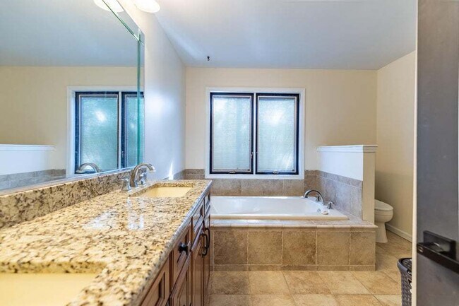 Building Photo - 9885 Belmont Ct
