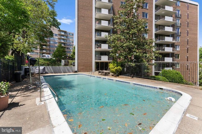 Building Photo - 1515 S Arlington Ridge Rd