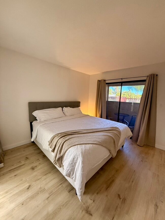 Building Photo - 3301 E Earll Dr