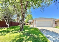 Building Photo - 3 bedroom, 2 bath home