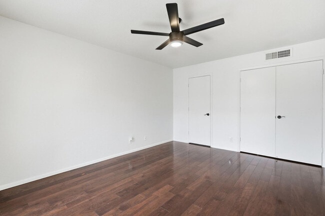 Building Photo - 715 W Boxelder Pl