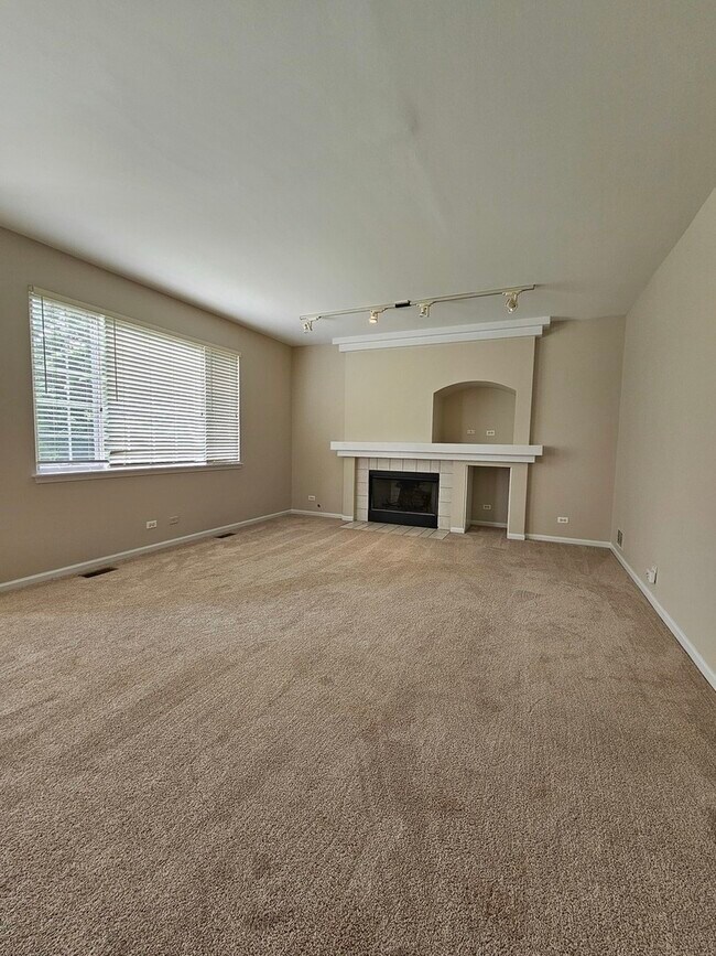 Building Photo - 420 Merry Oaks Rd