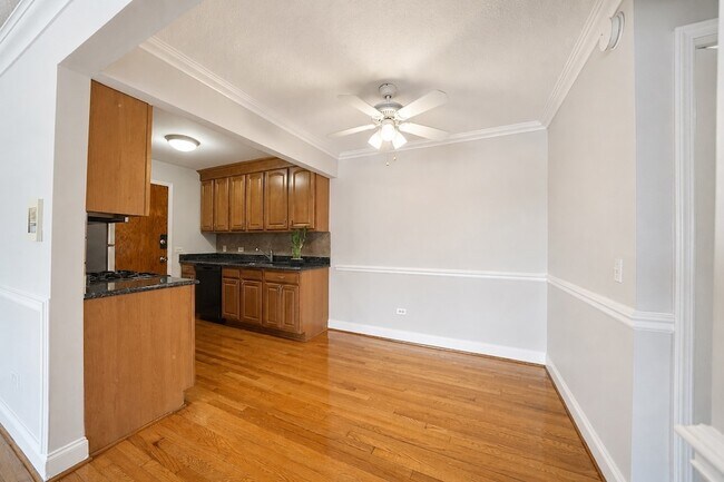 Building Photo - 4940 N Leonard Dr