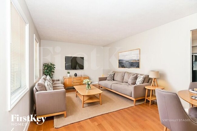 Building Photo - 3746 Lavilla Dr